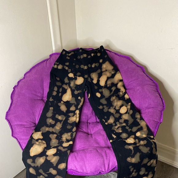 Bleached Low-Rise Yoga Pants - Picture 5 of 5